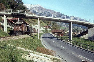 RhB Güterzug mit Krokodil, Küblis, Umfahrungsstrasse, 1965
