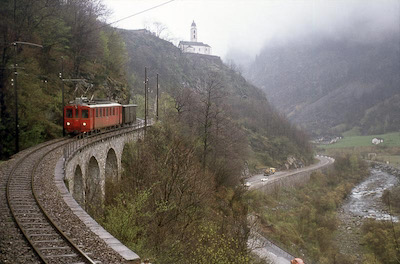 Bellinzona-Mesocco-Bahn, unterhalb Soazza, RhB ABDe 4/4 454, Aufnahme 1972