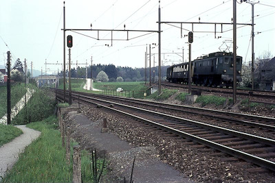 SBB, Rupperswil, Abzweigung nach Wildegg (links) und Lenzburg (rechts), Personenzug von Lenzburg mit Ae 3/6 II, Aufnahme 1963