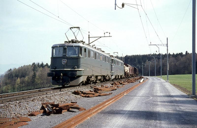 SBB, zwischen Mühlau und Benzenschwil, Ausbau auf Doppelspur, Güterzug mit zwei Ae 6/6, Aufnahme 1968