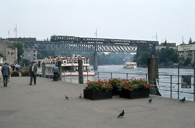 SBB, Schaffhausen, Rheinbrücke, Pendelzug mit RBe 4/4, Kursschiffe, Aufnahme 1982