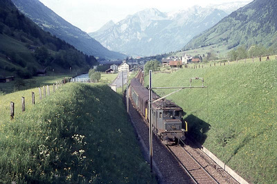 SBB, Betschwanden, Personenzug mit Ae 3/6 I, Aufnahme 1971